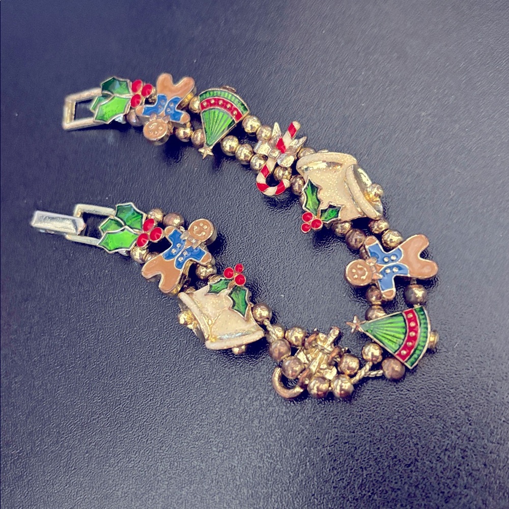 Vtg AVON Christmas charm bracelet